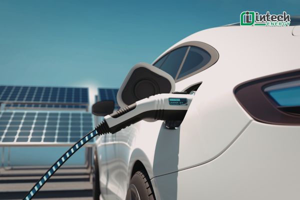 Pin Lithium-ion là gì? Cấu tạo và ứng dụng Ứng dụng trong xe điện và phương tiền giao thông