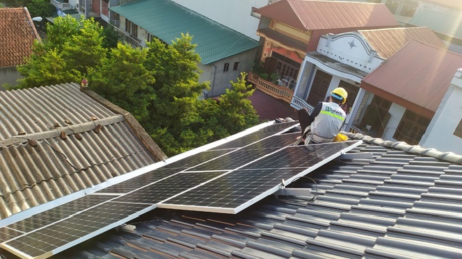 Lắp đặt hệ thống điện mặt trời hòa lưới có lưu trữ 5,4 kWp tại Việt Trì - Phú Thọ