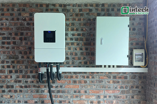 Bàn giao hệ thống điện mặt trời Hybrid 6,2 kWp tại Phú Thọ Dự án điện mặt trời Hybrid 6,2 kWp tại Phú Thọ