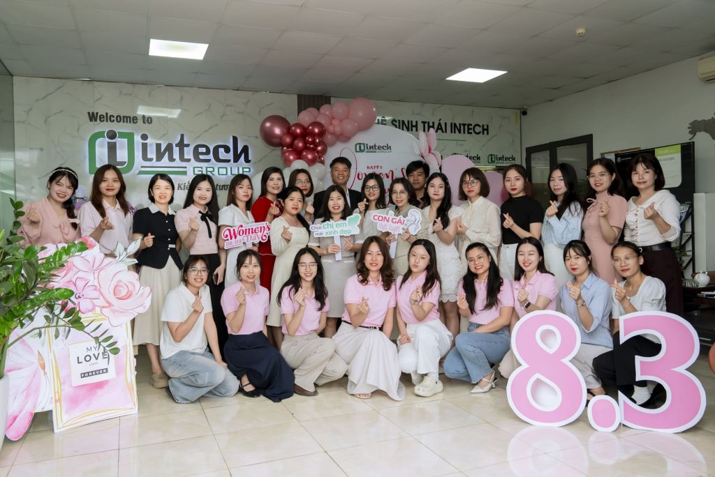 Intech Solar tổ chức ngày 8/3 - Cảm ơn những đóa hoa xinh đẹp Intech Solar tổ chức ngày 8-3
