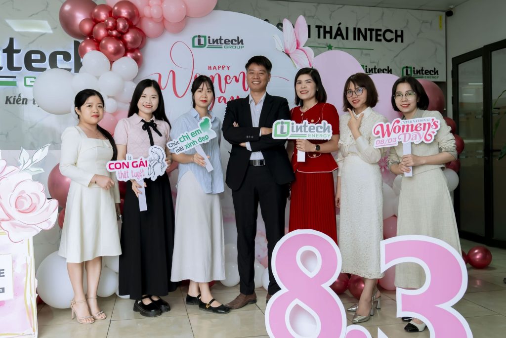 Intech Solar tổ chức ngày 8/3 - Cảm ơn những đóa hoa xinh đẹp Intech Solar tổ chức ngày 8-3