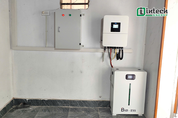 Hoàn thiện dự án điện mặt trời Hybrid 4,34kWp tại Ninh Bình Hoàn thiện dự án điện mặt trời Hybrid 4,34kWp tại Ninh Bình