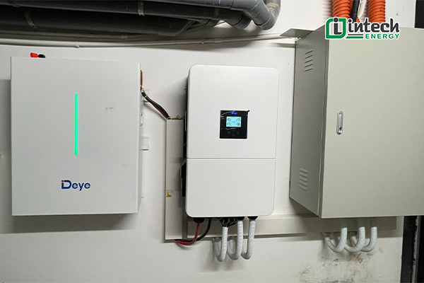 Bàn giao hệ thống điện mặt trời Hybrid 24,6kWp nhà chị Oanh tại Đà Nẵng Hệ thống điện mặt trời Hybrid 24,6kWp nhà chị Oanh tại Đà Nẵng