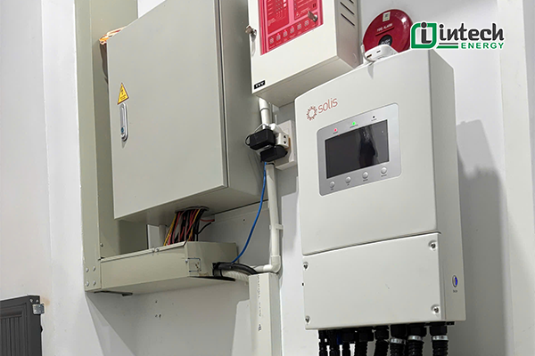 Bàn giao dự án điện mặt trời 11,9kWp tại Tp. Hồ Chí Minh Dự án điện mặt trời 11,9kWp