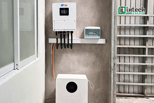 Dự án điện mặt trời độc lập 4,96 kWp + Lưu trữ 14,3 kWh tại Tp. Hồ Chí Minh Dự án điện mặt trời độc lập 4,96 kWp + Lưu trữ 14,3 kWh