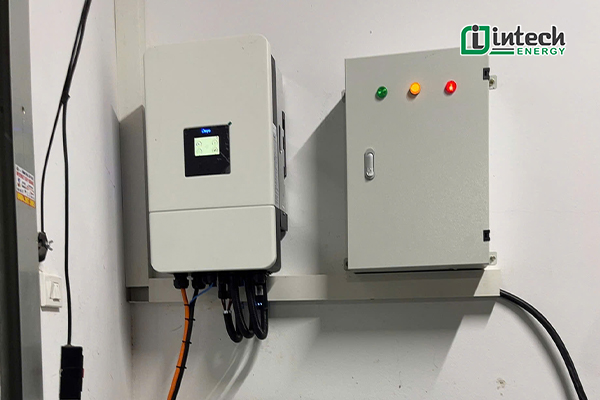 Hoàn thiện hệ thống điện mặt trời 14,88 kWp tại Hưng Yên Inverter hybrid Deye 10kW