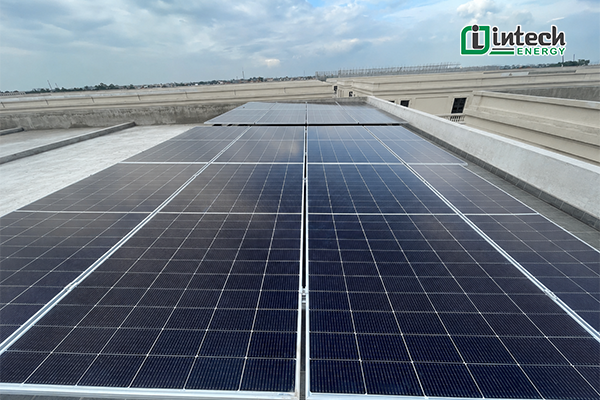 Bàn giao dự án điện mặt trời Hybrid 8,68 kWp tại Vinhomes Cổ Loa Tấm pin Jolywood 620 Wp