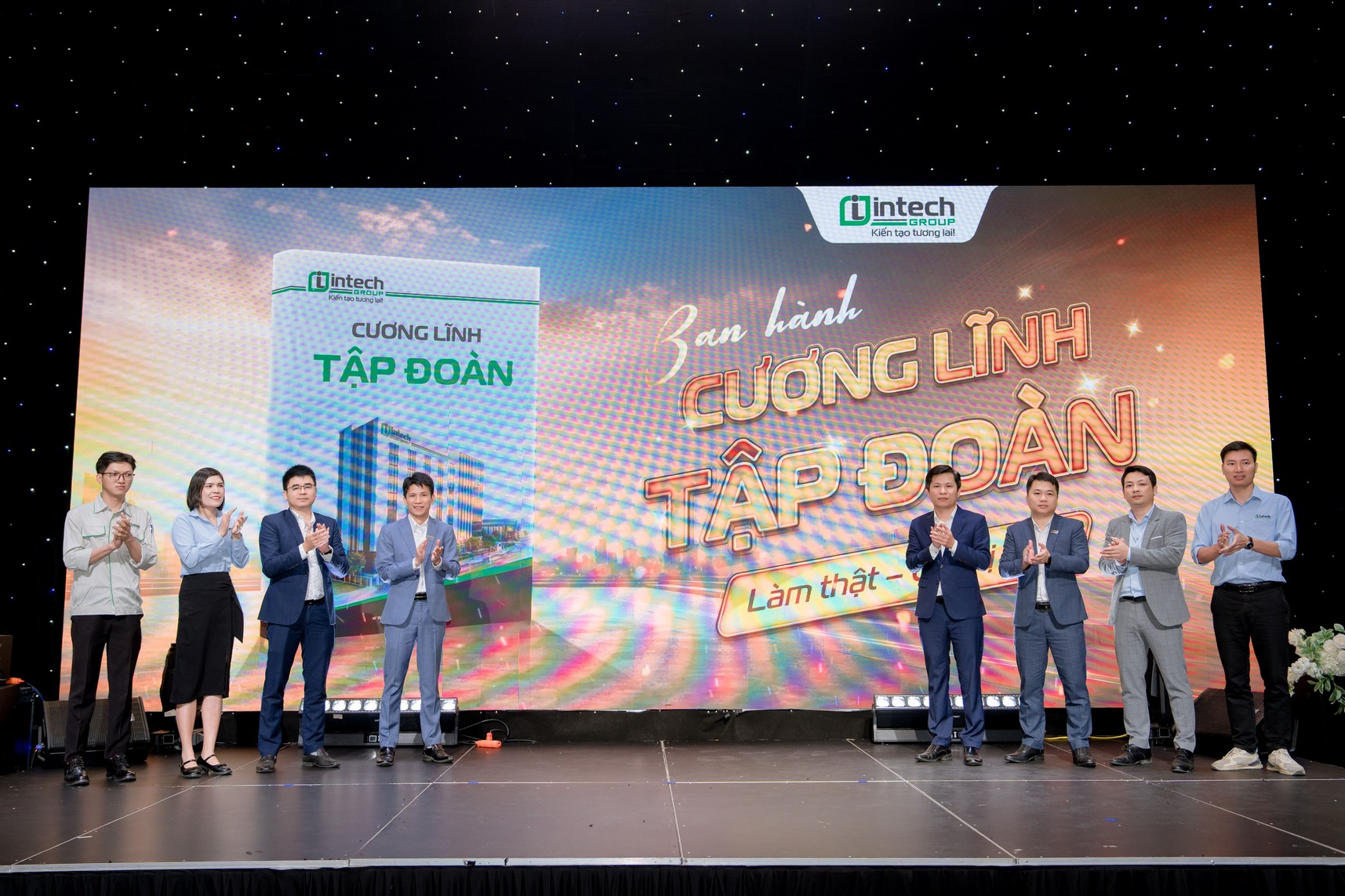 LỄ CÔNG BỐ & BAN HÀNH CƯƠNG LĨNH TẬP ĐOÀN INTECH Lễ Công bố và Ban hành Cương lĩnh Tập đoàn Intech