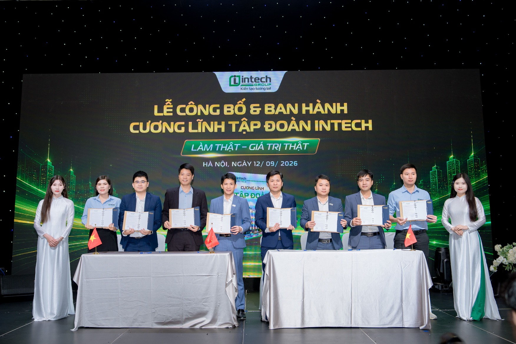 LỄ CÔNG BỐ & BAN HÀNH CƯƠNG LĨNH TẬP ĐOÀN INTECH Lễ Công bố và Ban hành Cương lĩnh Tập đoàn Intech